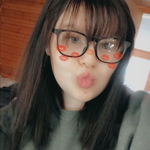 Meet your Posher, Karra postell